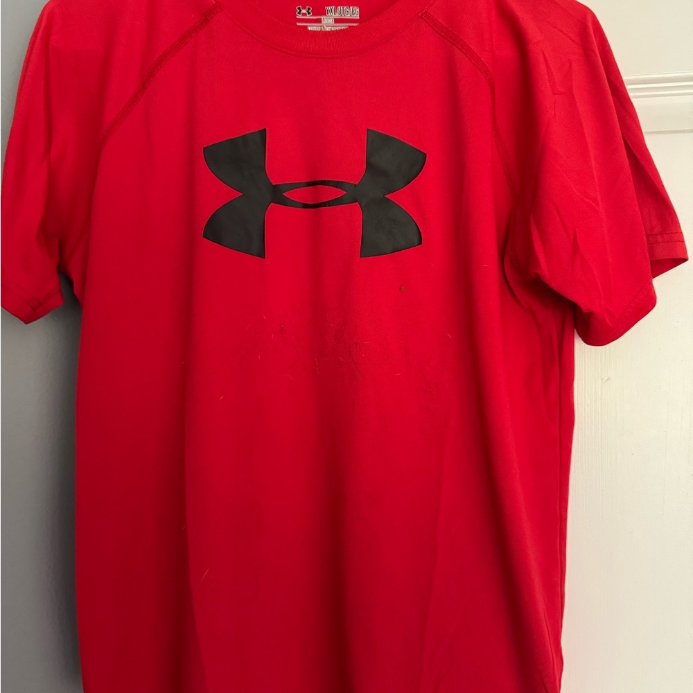 EUC Under Armour Red and Black Short Sleeve Tee Youth XL